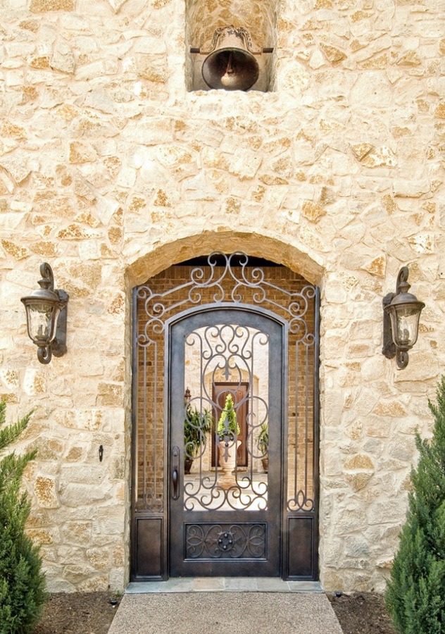 Intricate pattern iron gate