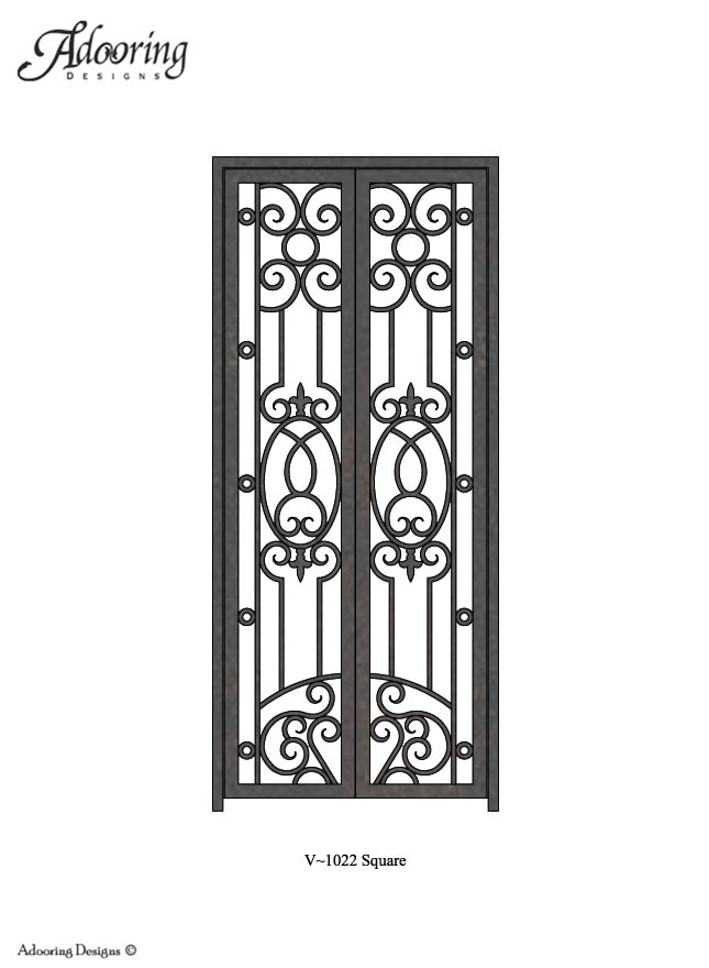 Double wine cellar gate with square top and intricate pattern